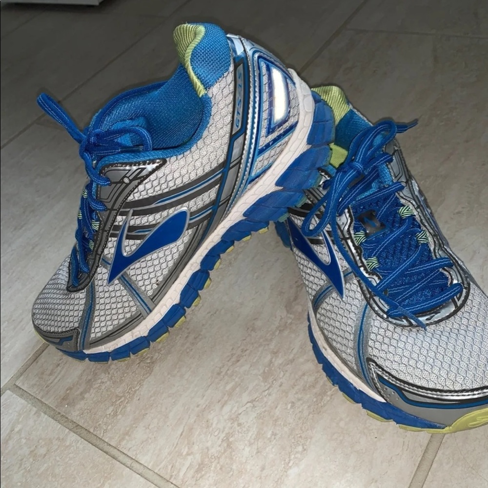 Brooks Adrenaline womans size 10 EUC
